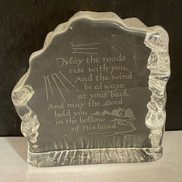 Hallmark 1976 VTG etched full lead crystal paperweight Little Gallery - Picture 1 of 6
